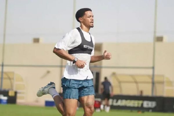 جمال لوییس باشگاه پرسپولیس نیوکاسل مدافع افق سوم
