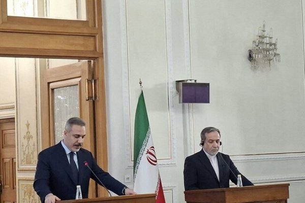هاکان فیدان وزیر امور خارجه ترکیه سفر به ایران عباس عراقچی وزیر امور خارجه ایران دیدار فیدان و عراقچی ایران ترکیه رژیم صهیونیستی اسرائیل غزه برنامه هسته ای ایران افق سوم