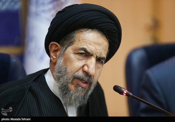 اگر می‌خواهیم عیوب خود را برطرف کنیم اعتراضات ملت را ببینیم