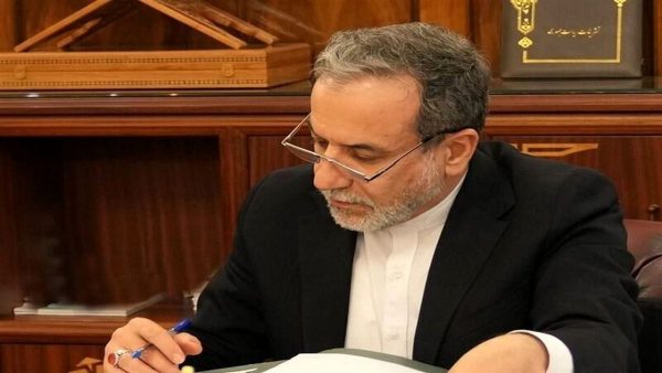 پاسخ عراقچی به کنجکاوی ترامپ: تسلیم نمی‌شویم چون ما ایرانی هستیم