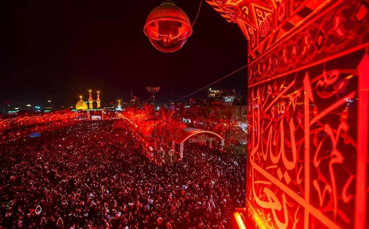ایام عزاداری ماه محرم در خود شهر امام حسین (ع) حال و هوای ویژه‌تری دارد.